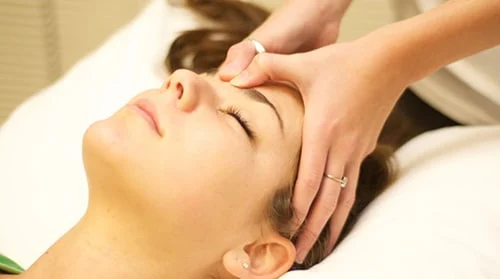 Xoa bóp bấm huyệt điều trị chứng mất ngủ